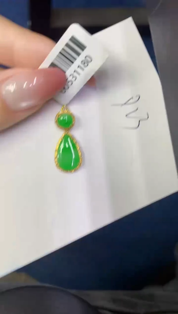 翡翠18K金镶嵌颈饰缅甸天然翡翠A货