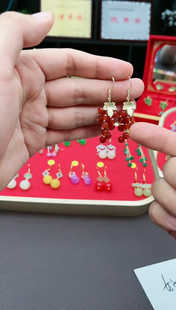 【闪购商品】南红玛瑙耳饰银S925镶嵌207000葡萄