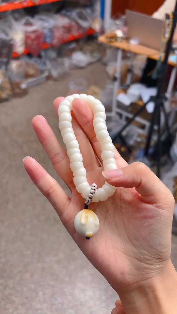 吊坠菩提根/象牙果白色大肠  馒头兔