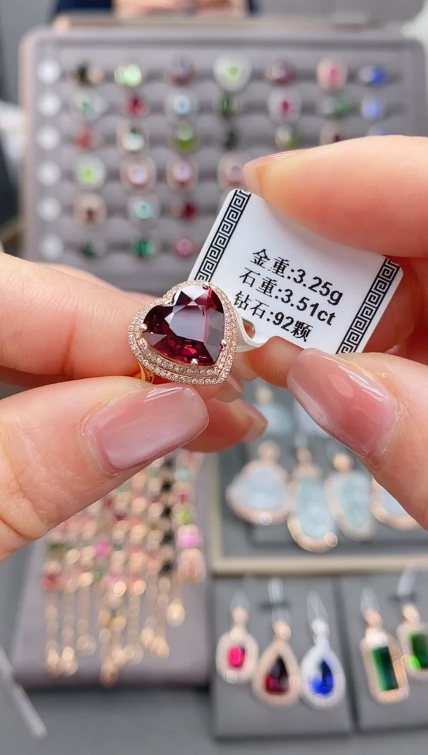 18K金镶嵌戒指碧玺3.51