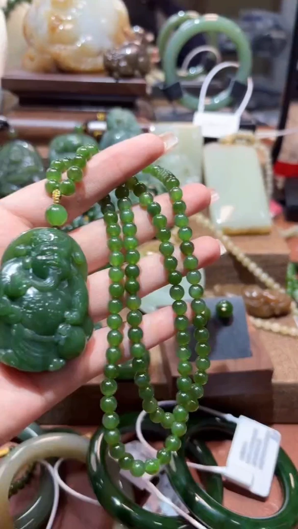 颈饰未镶嵌和田玉（碧玉）1
