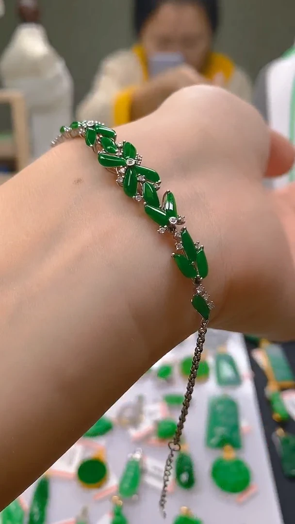 【闪购商品】翡翠颈饰18K金镶嵌 新号开播，全场乱卖