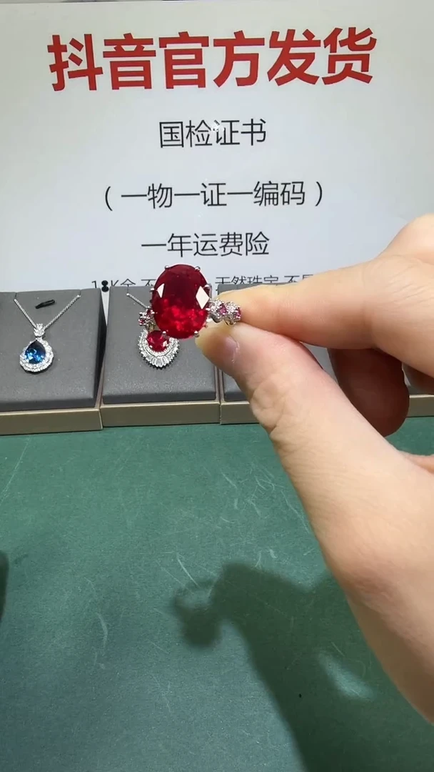 18K金镶嵌戒指红宝石1