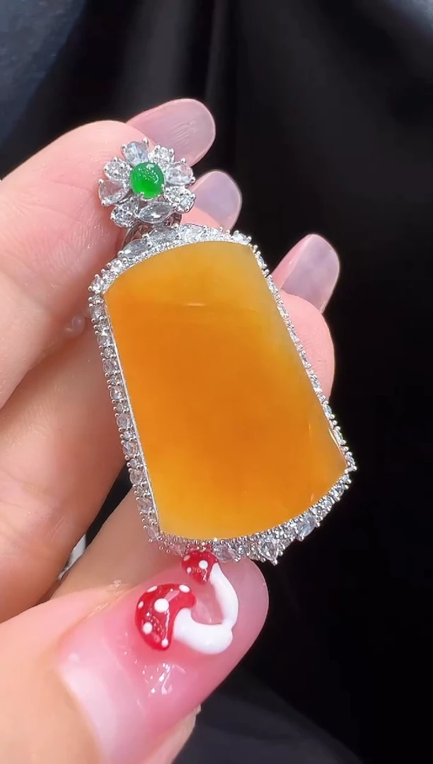 翡翠18K金镶嵌吊坠(不含链)吊坠