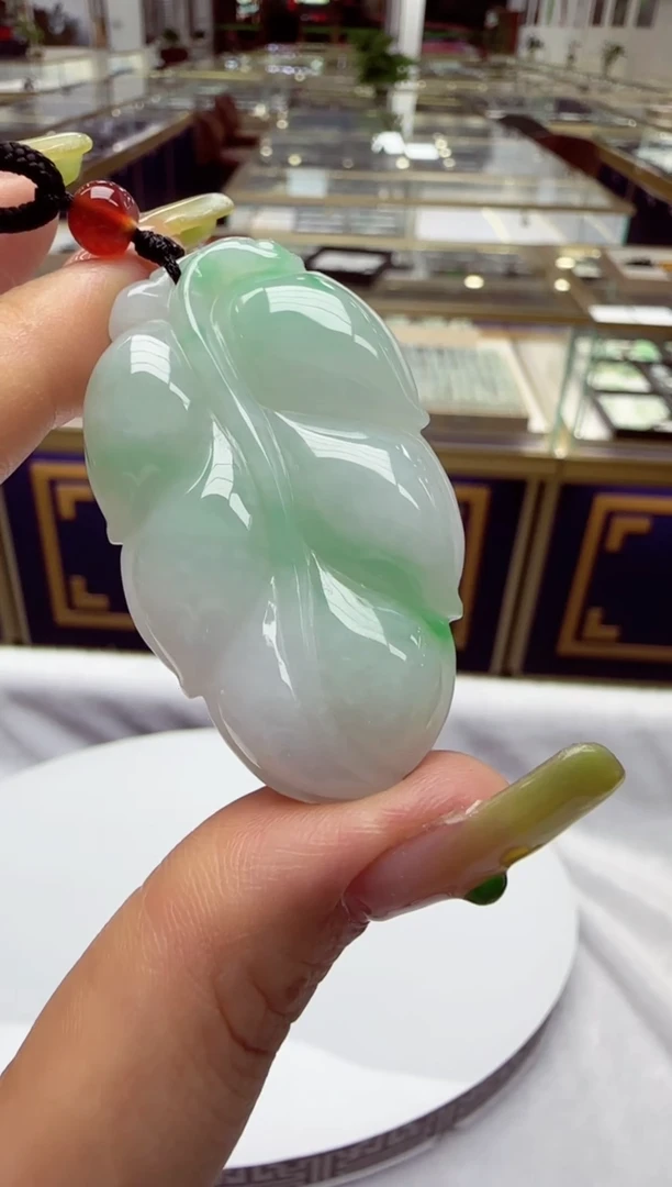 翡翠未镶嵌颈饰多样性发一件