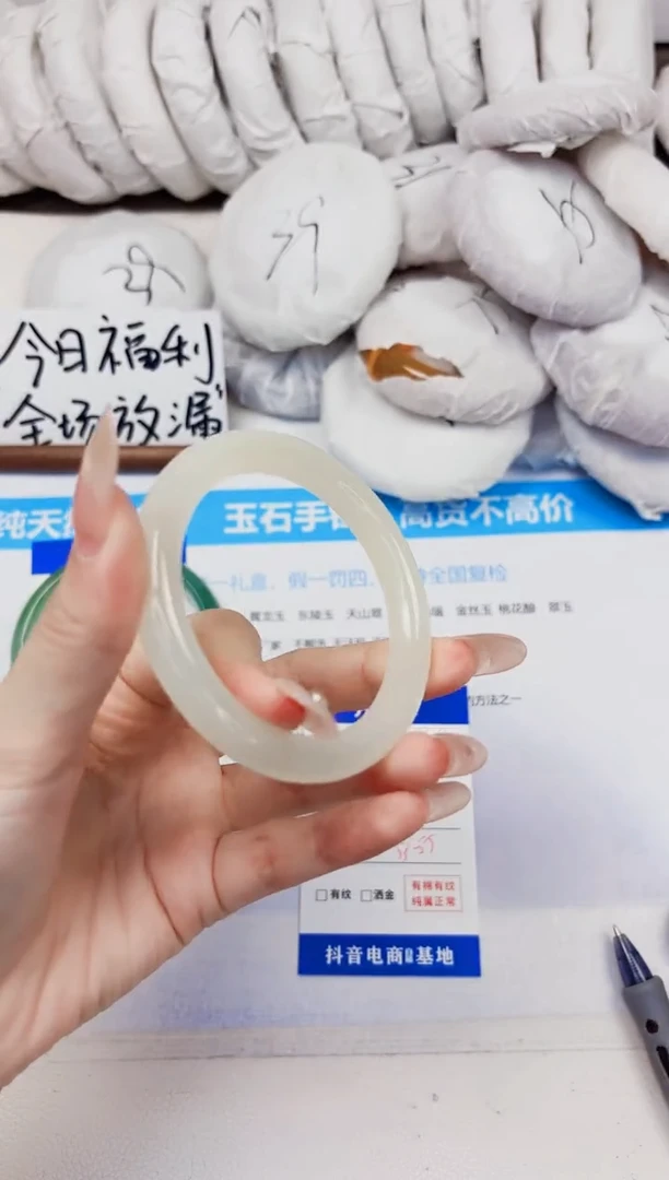 石英质玉手镯未镶嵌236-奶青美人条-圈口54