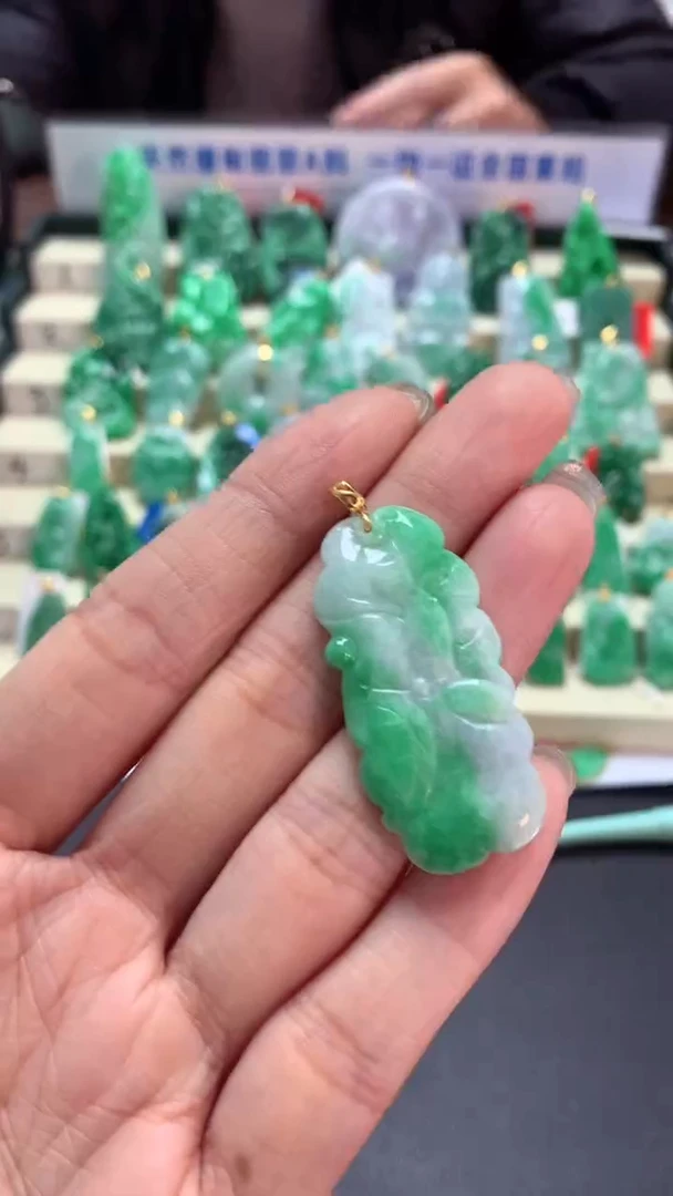 【闪购商品】翡翠吊坠(不含链)18K金镶嵌挂件