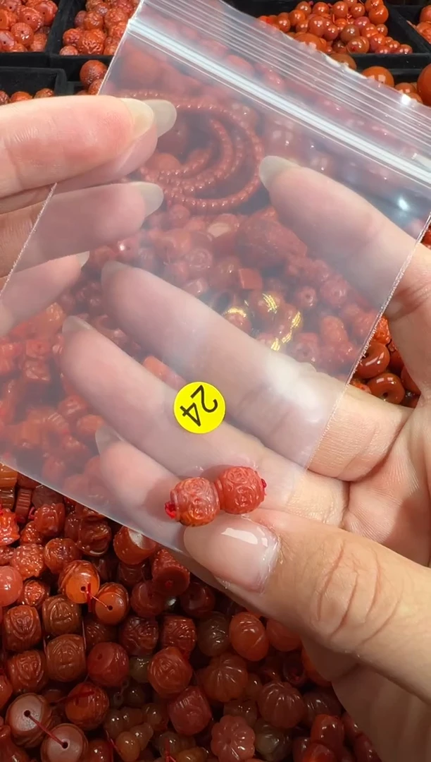 南红玛瑙未镶嵌颈饰1