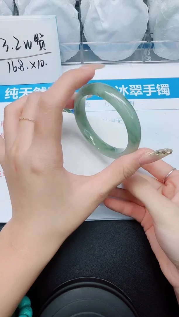 石英质玉手镯未镶嵌130/51.8