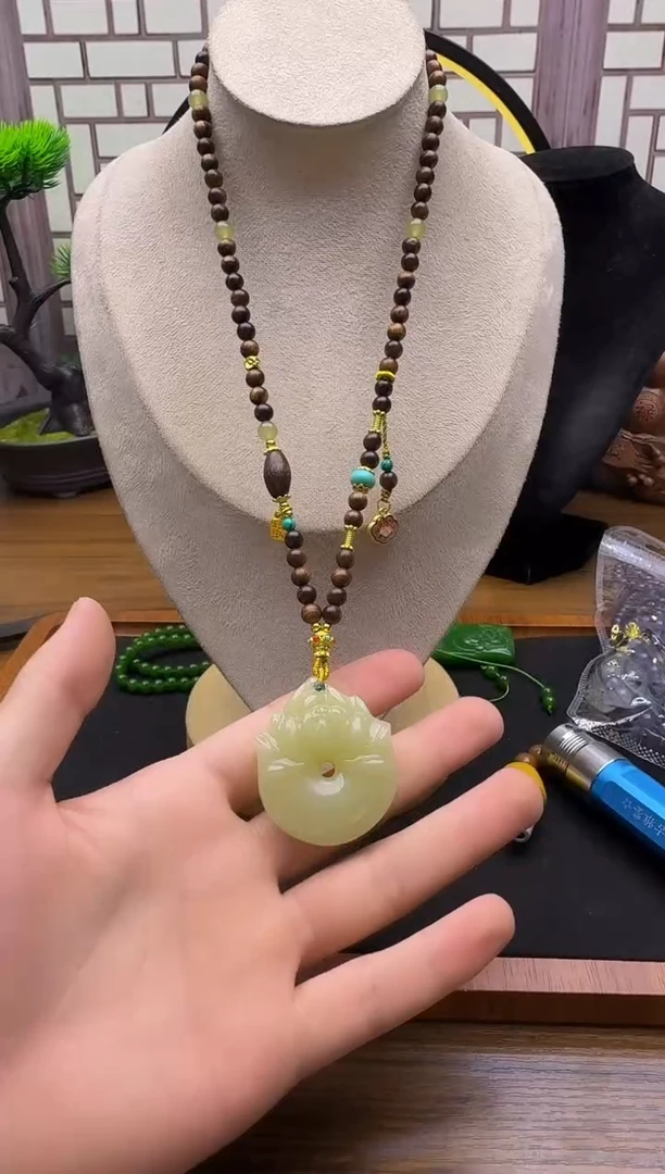 颈饰14K金镶嵌和田玉L28