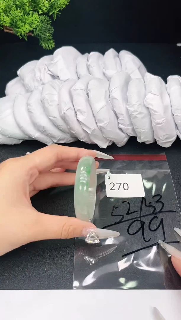 未镶嵌手镯翡翠270