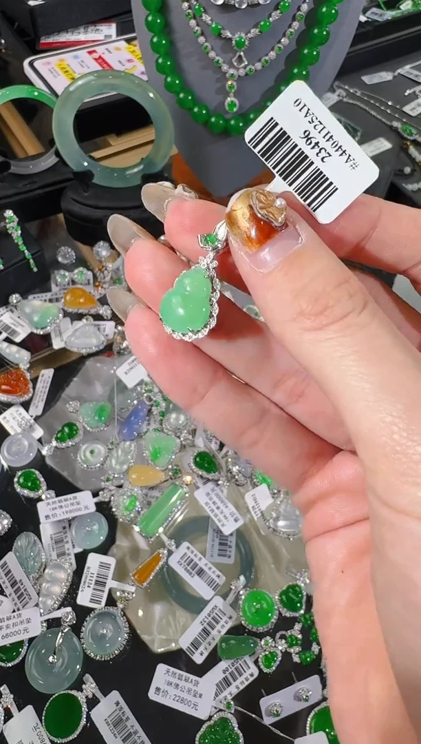 【闪购商品】翡翠吊坠(不含链)18K金镶嵌葫芦