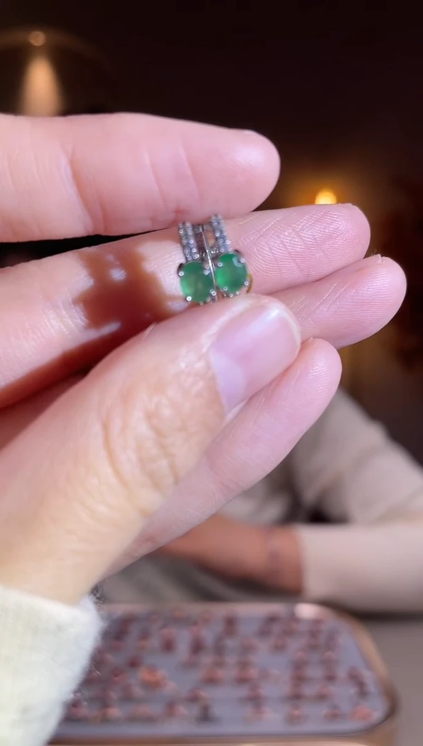 银S925镶嵌耳饰祖母绿耳饰