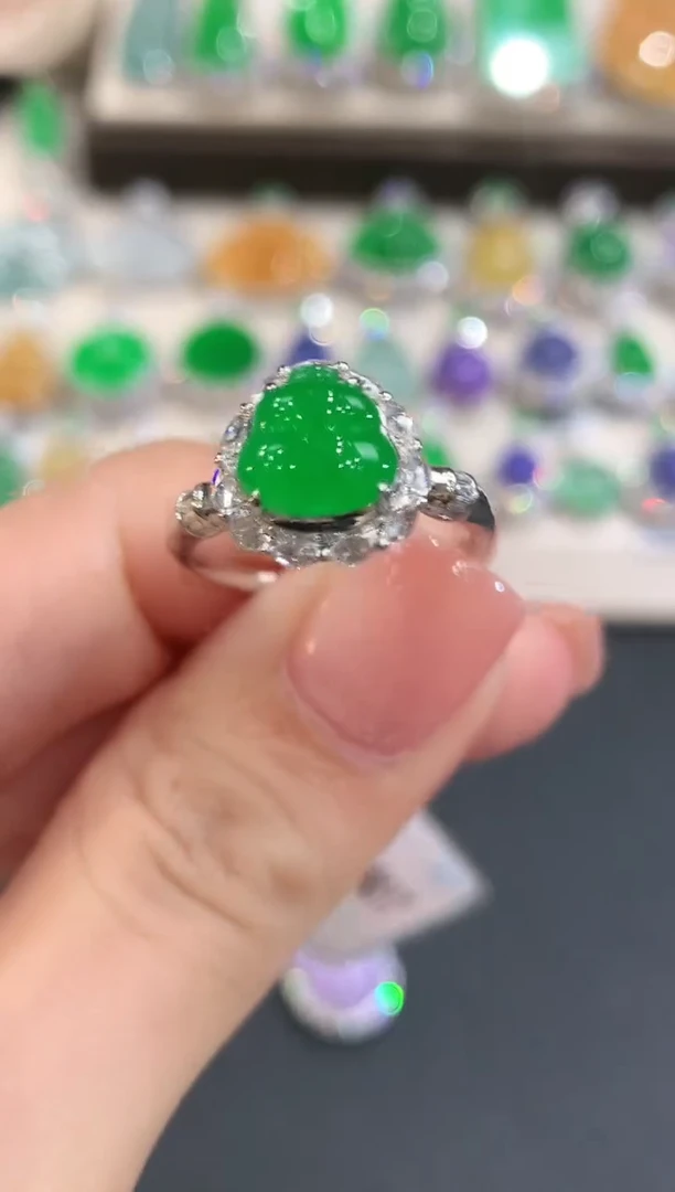 18K金镶嵌戒指翡翠??q121