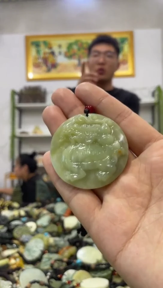 未镶嵌岫玉吊坠