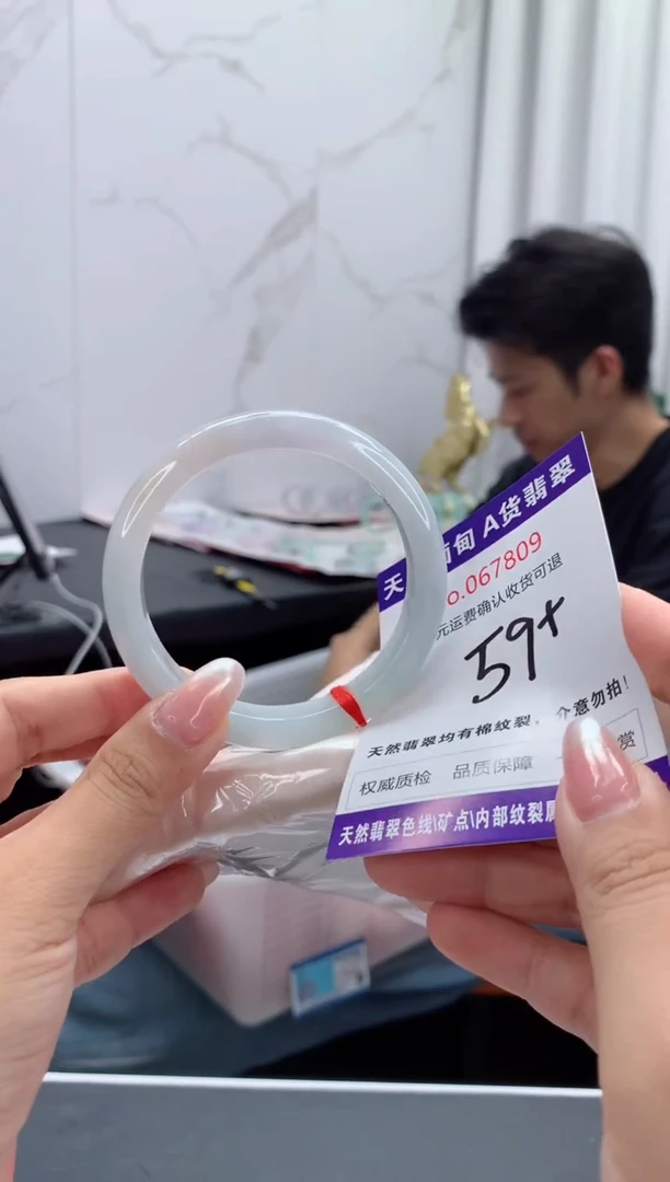 翡翠手镯未镶嵌有纹，完美者勿拍