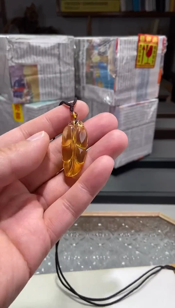 琥珀颈饰未镶嵌叶子