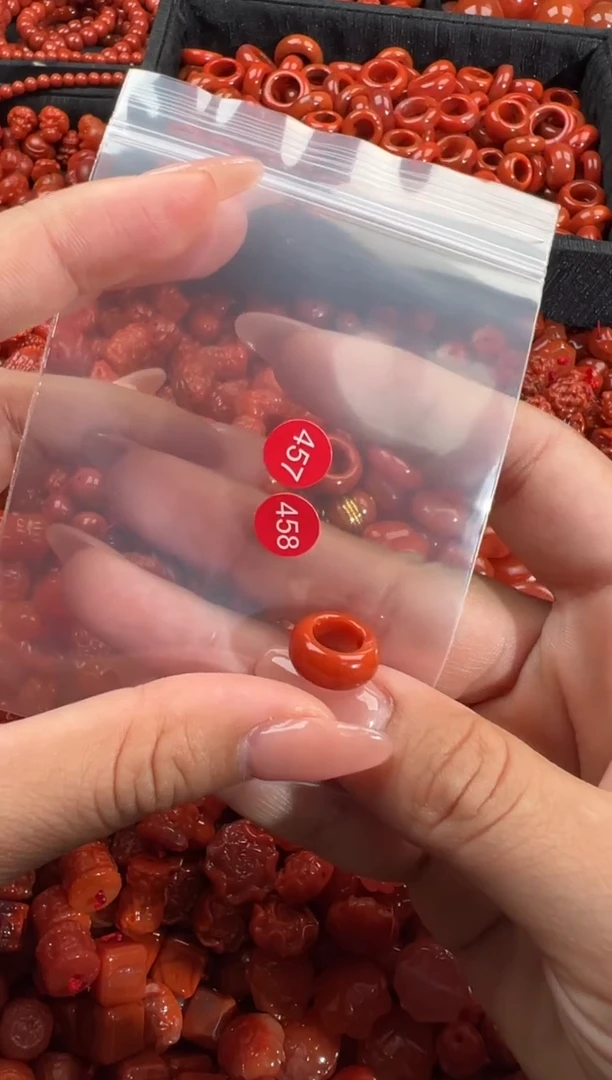 南红玛瑙未镶嵌颈饰1