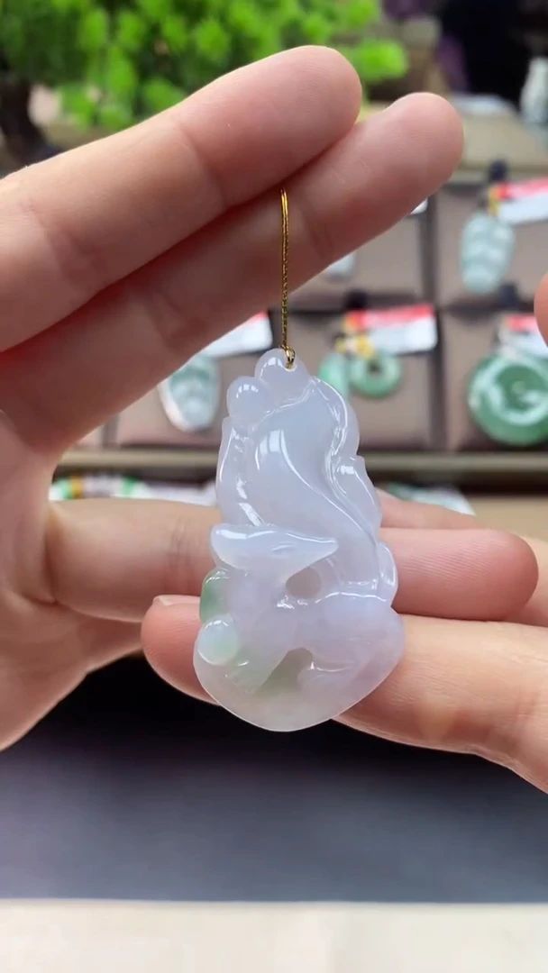 【闪购商品】翡翠颈饰未镶嵌九尾狐