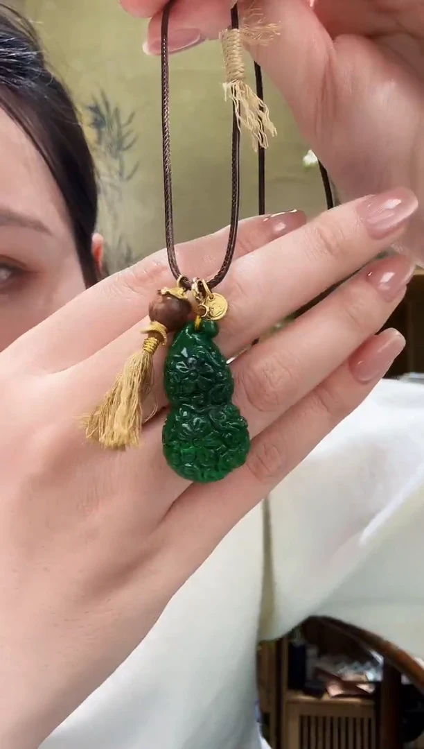 颈饰未镶嵌翡翠吊坠