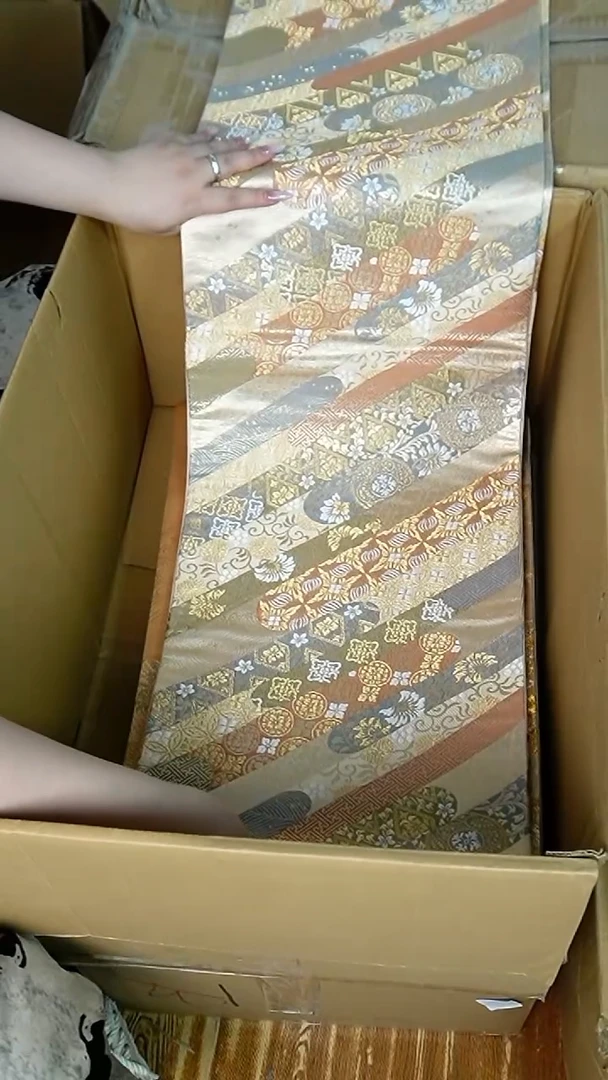 织绣33唐草花织金