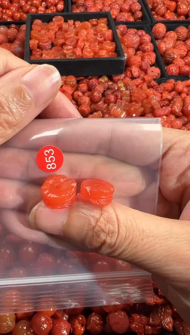 南红玛瑙未镶嵌颈饰1