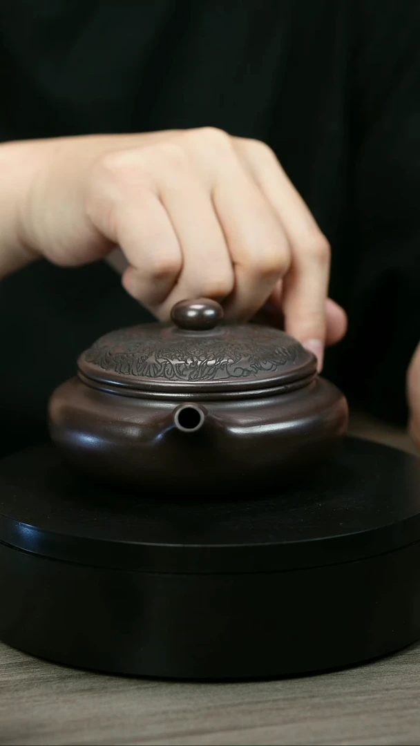 茶壶紫砂平*H1957李传荣紫泥龙刻扁腹