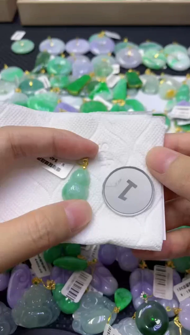 颈饰未镶嵌翡翠天然缅甸翡翠A货