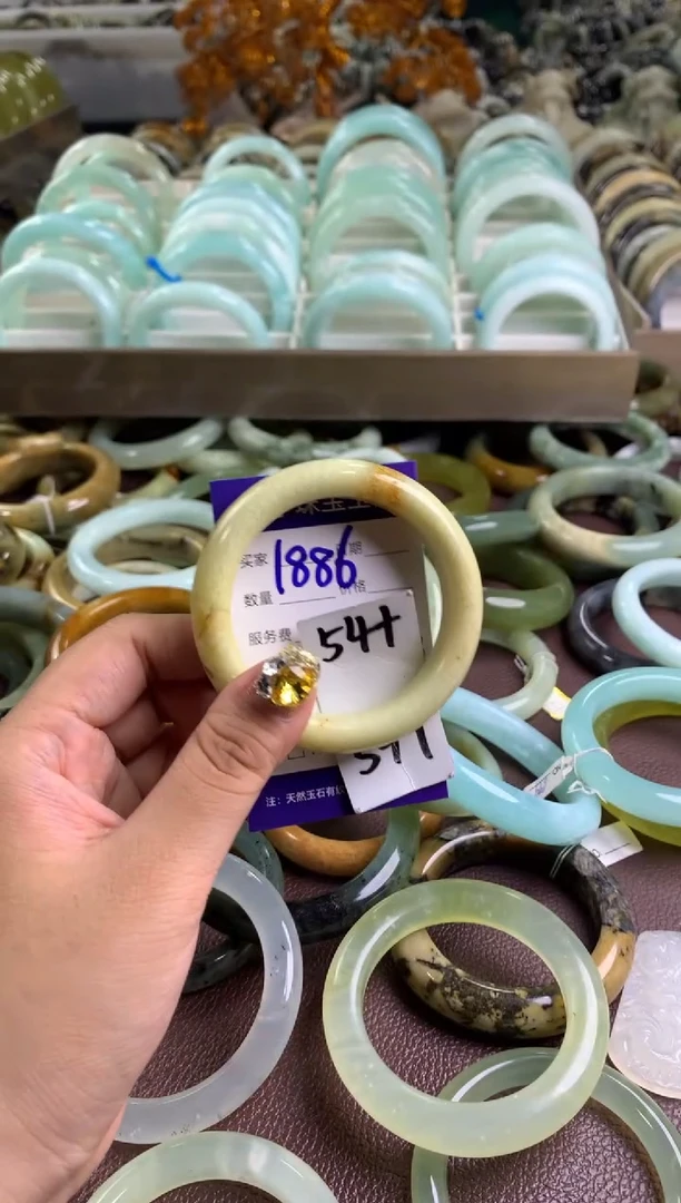 【闪购商品】蛇纹石玉手镯未镶嵌1886