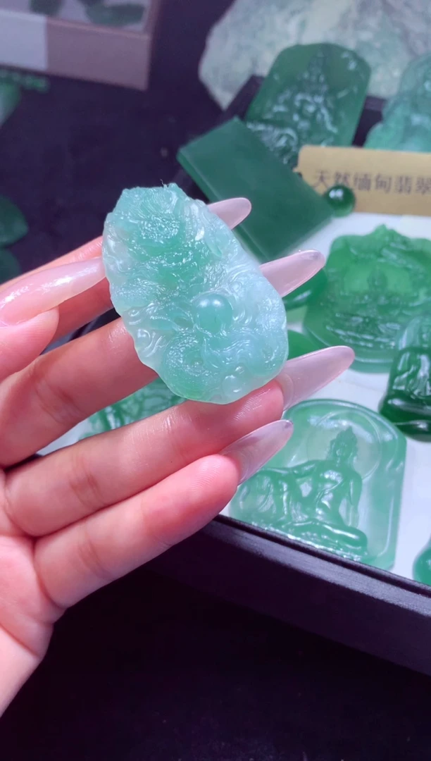 未镶嵌定制翡翠独****9天然缅甸翡翠A货吊坠多样性发货其一