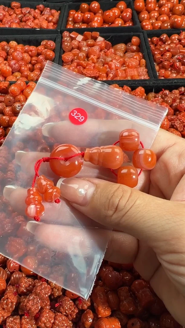 颈饰未镶嵌南红玛瑙1