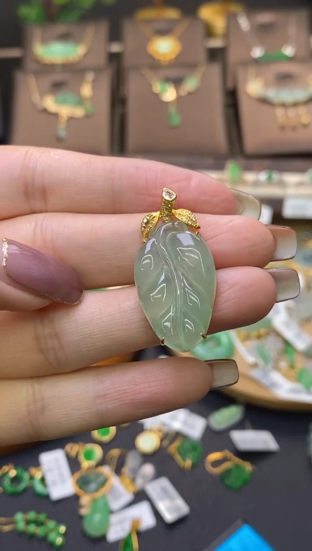 翡翠18K金镶嵌颈饰1叶子吊坠3626