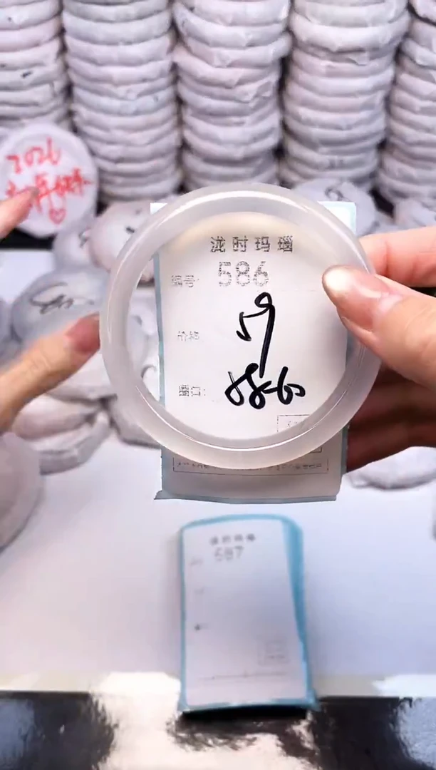 手镯玛瑙/玉髓未镶嵌586