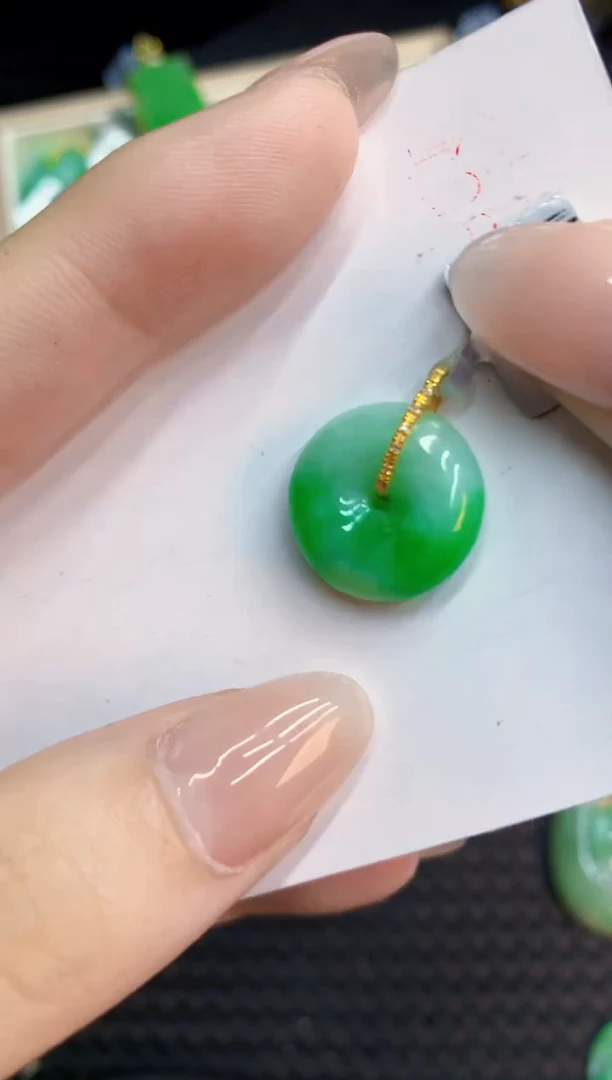 翡翠未镶嵌吊坠(不含链)1