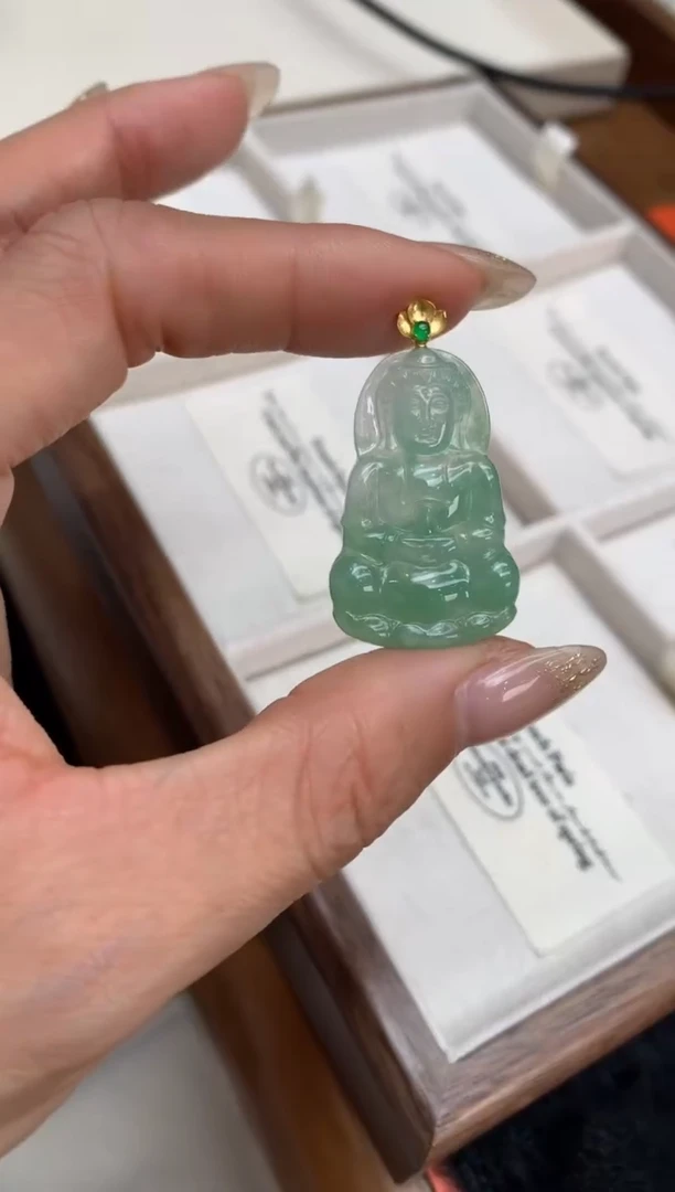 【闪购商品】翡翠颈饰18K金镶嵌观音