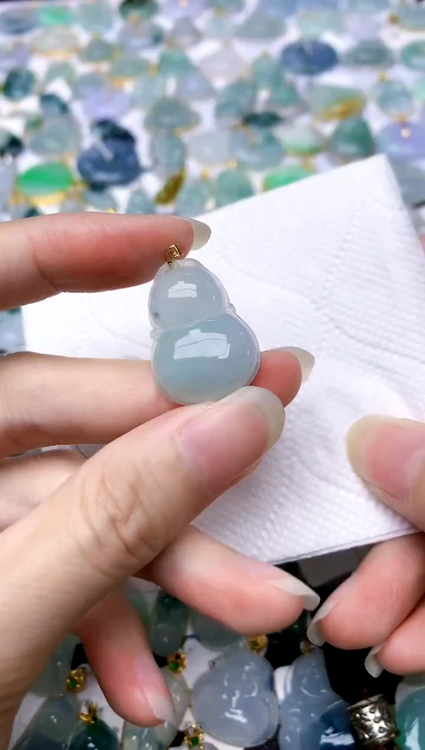 颈饰18K金镶嵌翡翠天然A货翡翠