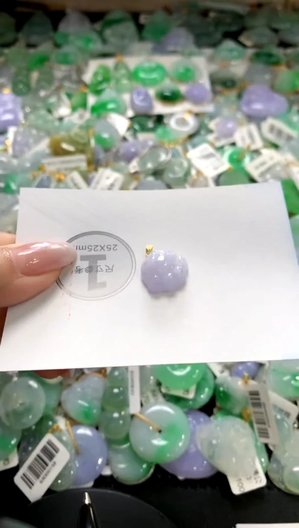 颈饰18K金镶嵌翡翠1111111111111111