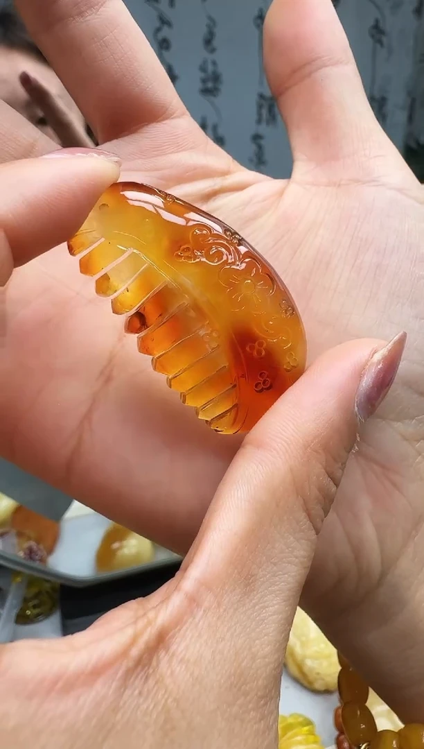 【闪购商品】琥珀裸石未镶嵌挂坠