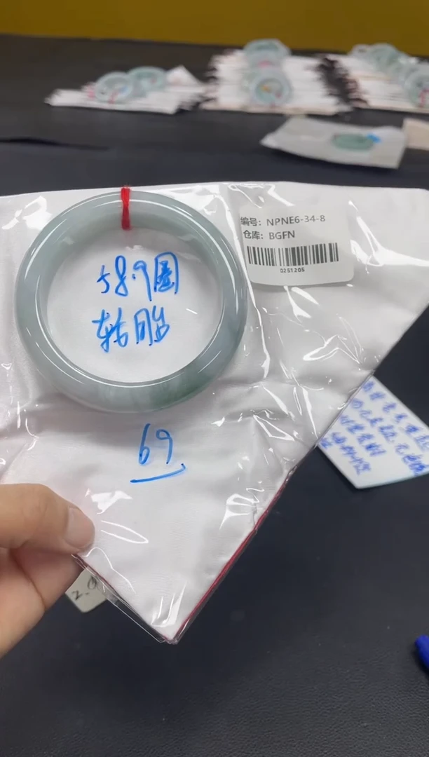 未镶嵌手镯翡翠翡翠手镯