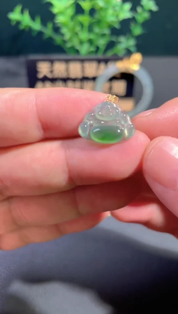 颈饰18K金镶嵌翡翠基地发货