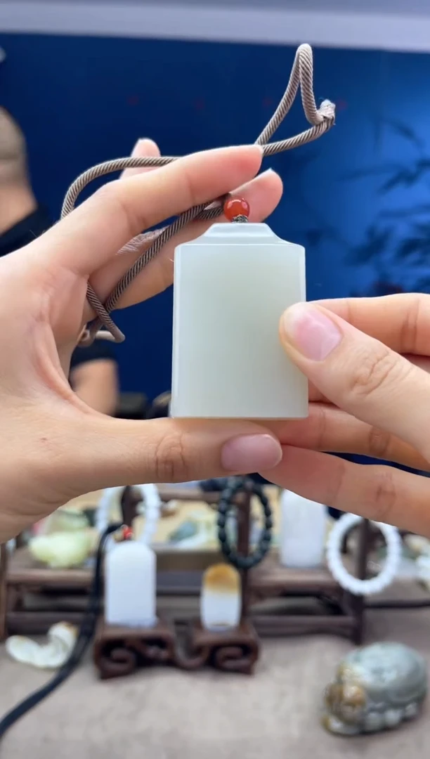 和田玉未镶嵌颈饰1