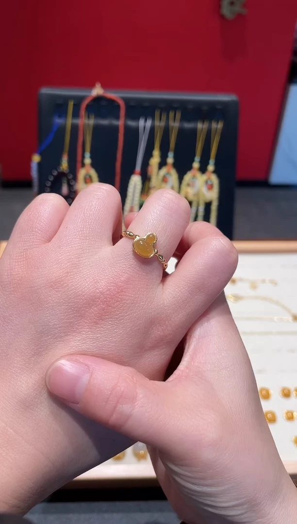 颈饰银S925镀金镶嵌和田玉糖玉戒指