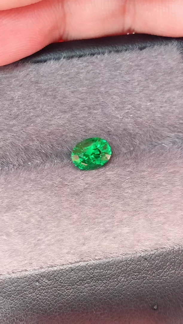 未镶嵌裸石石榴石（沙弗莱）1.55-18000天然沙弗莱