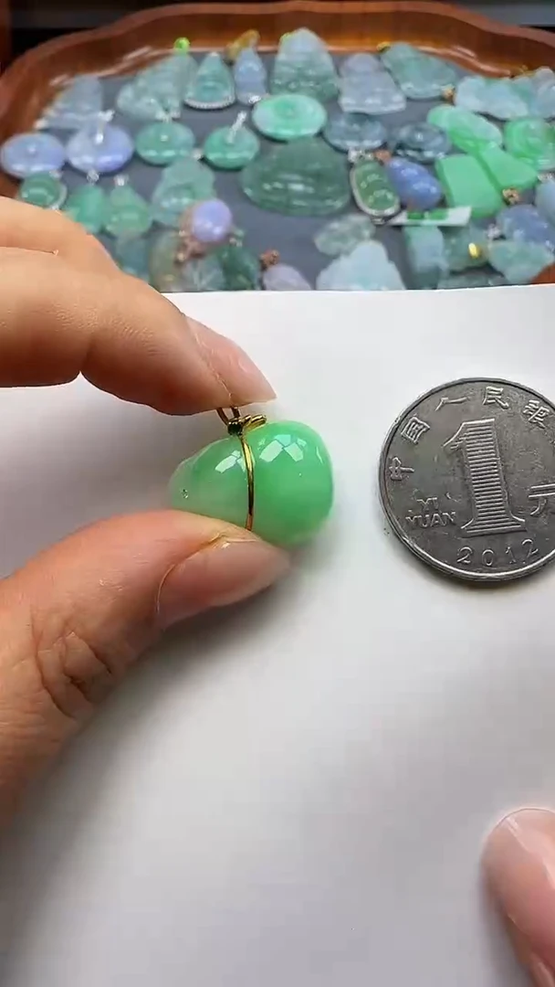 翡翠18K金镶嵌吊坠(不含链)葫芦
