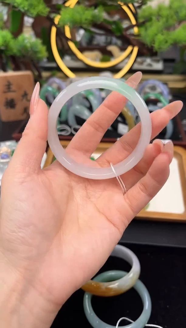 未镶嵌手镯翡翠手镯