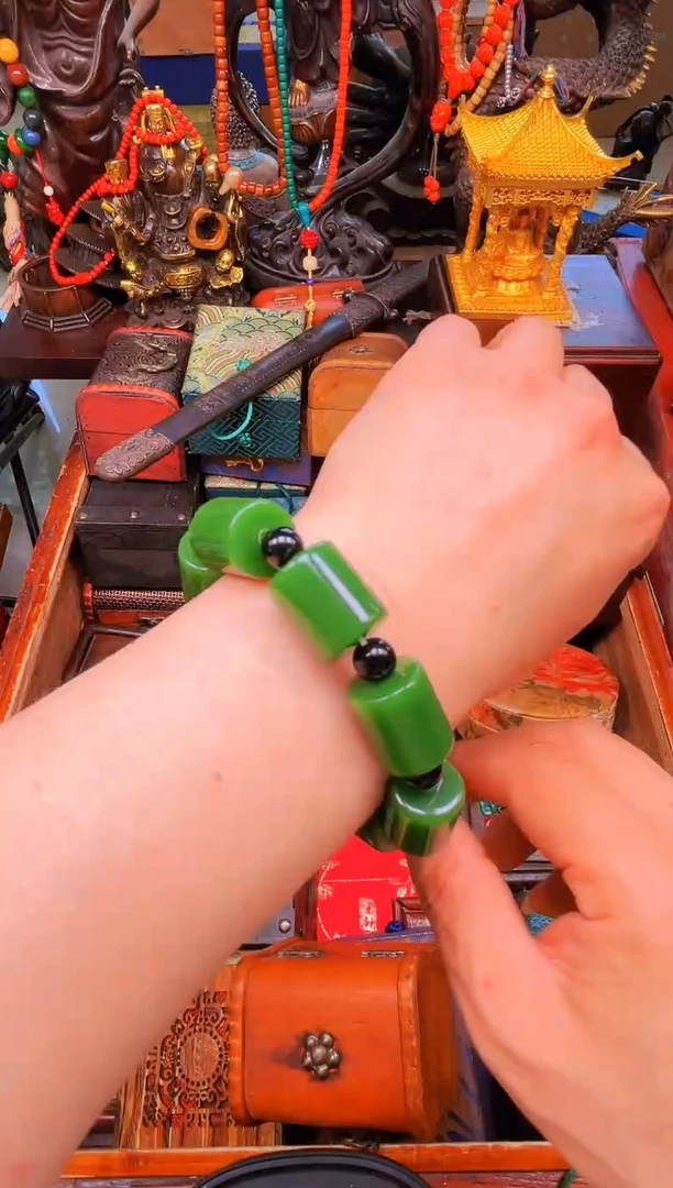 和田玉未镶嵌颈饰安哥精品优选链接b64