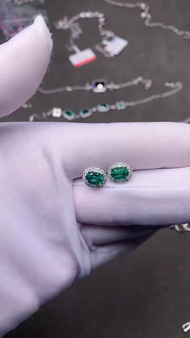 【闪购商品】祖母绿耳饰银S925镶嵌.........