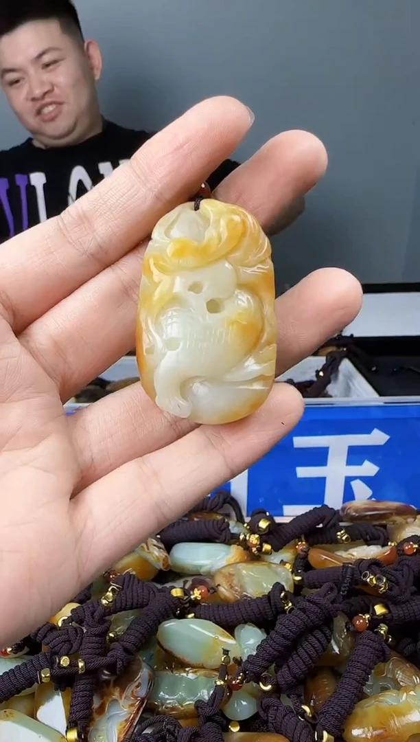 和田玉未镶嵌颈饰1