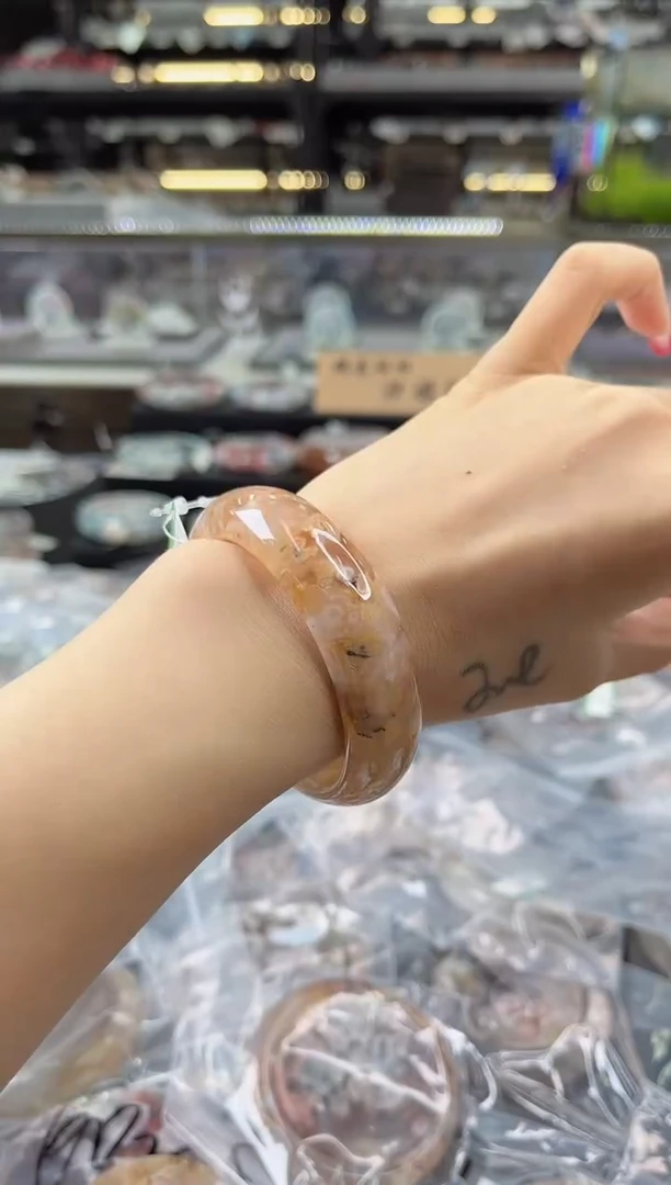 未镶嵌手镯石英质玉六*六圈口（赠品镯心）