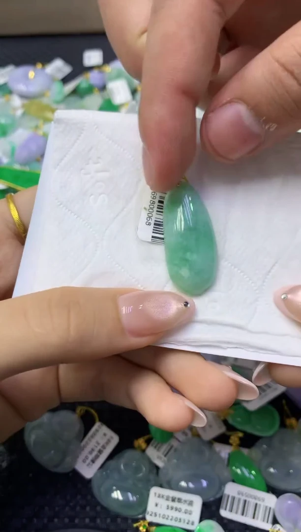 颈饰未镶嵌翡翠天然缅甸翡翠A货